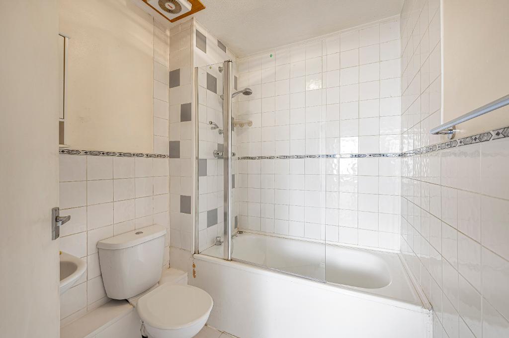 1 Bedroom Flat for Sale in Seaford, BN25 2EL