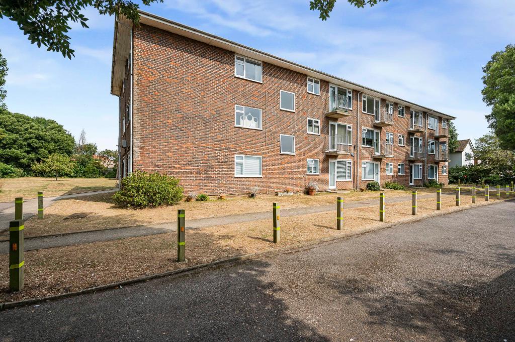 1 Bedroom Flat for Sale in Seaford, BN25 2EL
