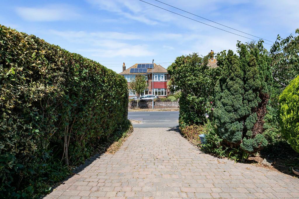 3 Bedroom House for Sale in Seaford, BN25 4LH