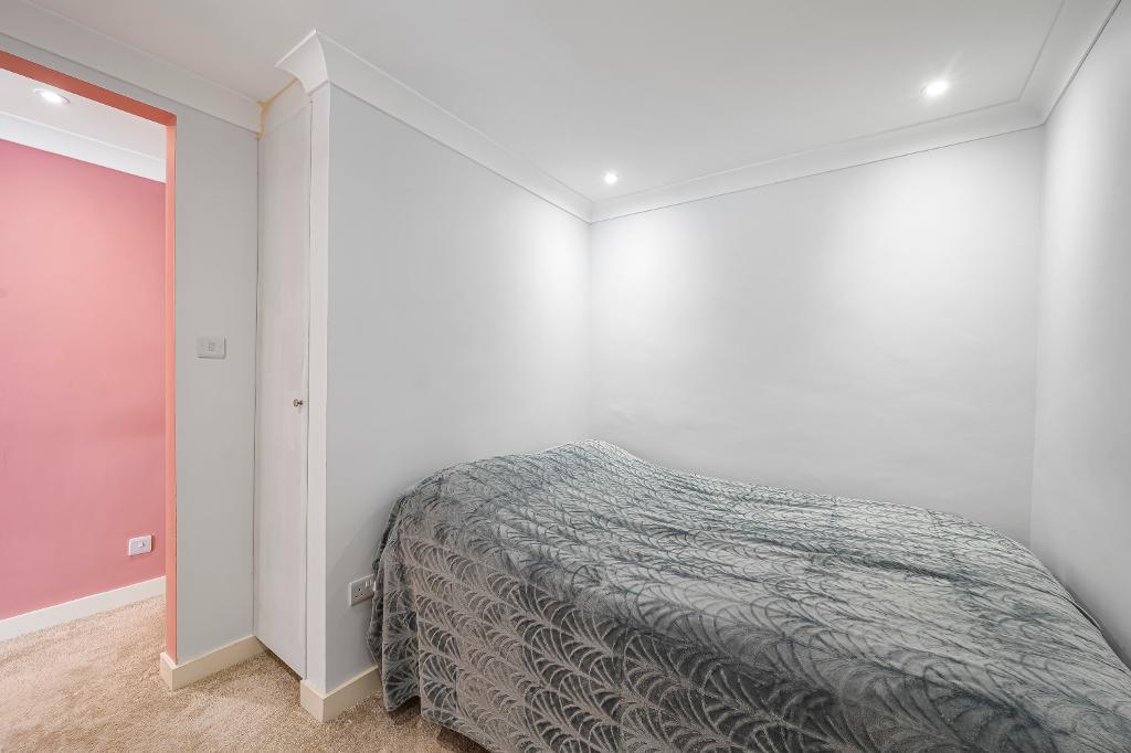 1 Bedroom Flat for Sale in Seaford, BN25 2EL