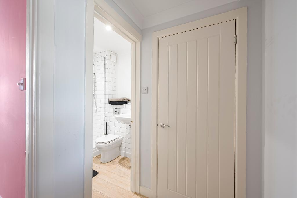 1 Bedroom Flat for Sale in Seaford, BN25 2EL