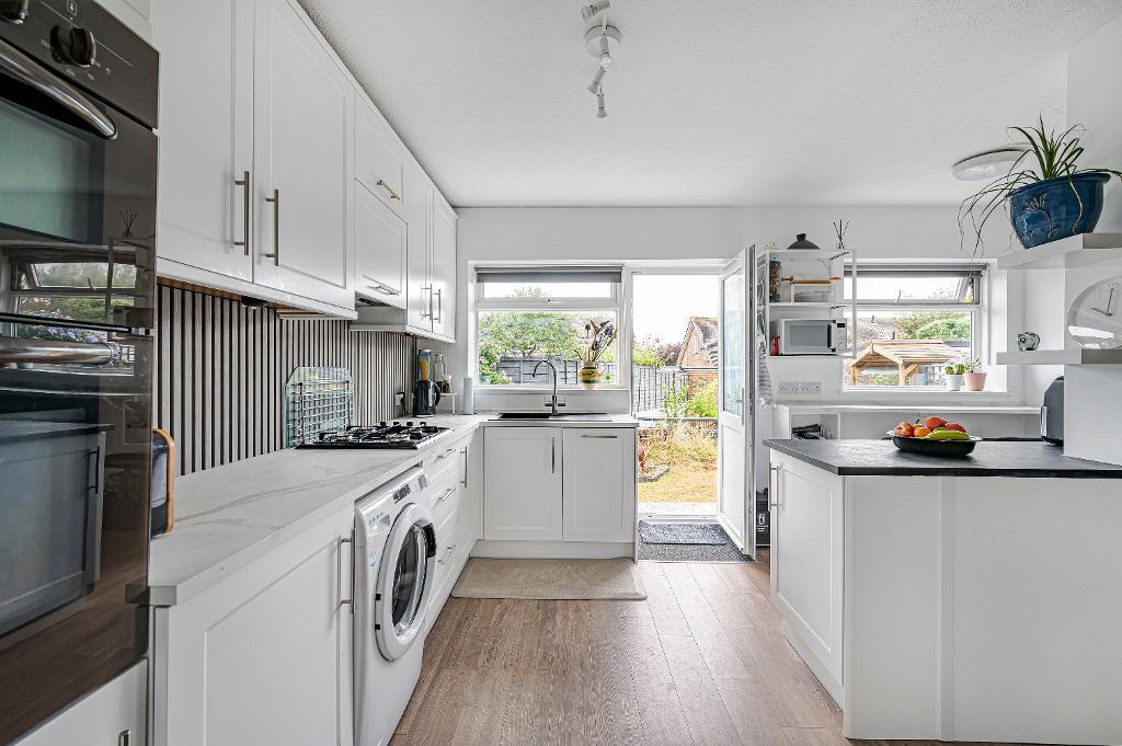 2 Bedroom Bungalow for Sale in Seaford, BN25 4ED