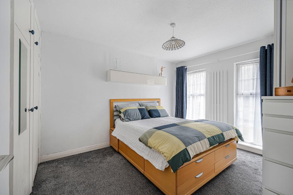 2 Bedroom Bungalow for Sale in Seaford, BN25 4ED