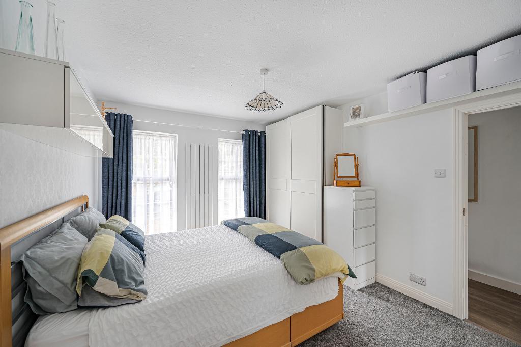 2 Bedroom Bungalow for Sale in Seaford, BN25 4ED