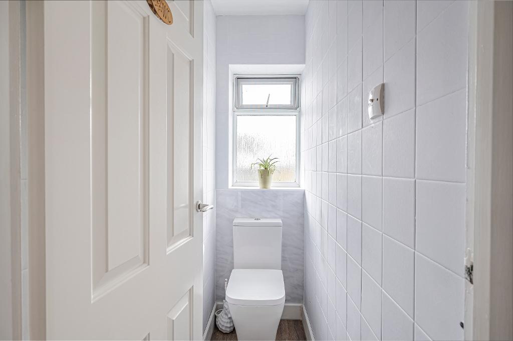 2 Bedroom Bungalow for Sale in Seaford, BN25 4ED