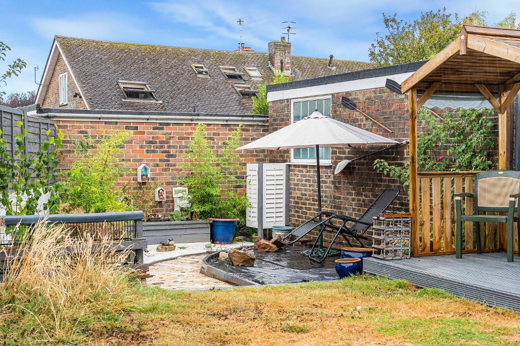2 Bedroom Bungalow for Sale in Seaford, BN25 4ED