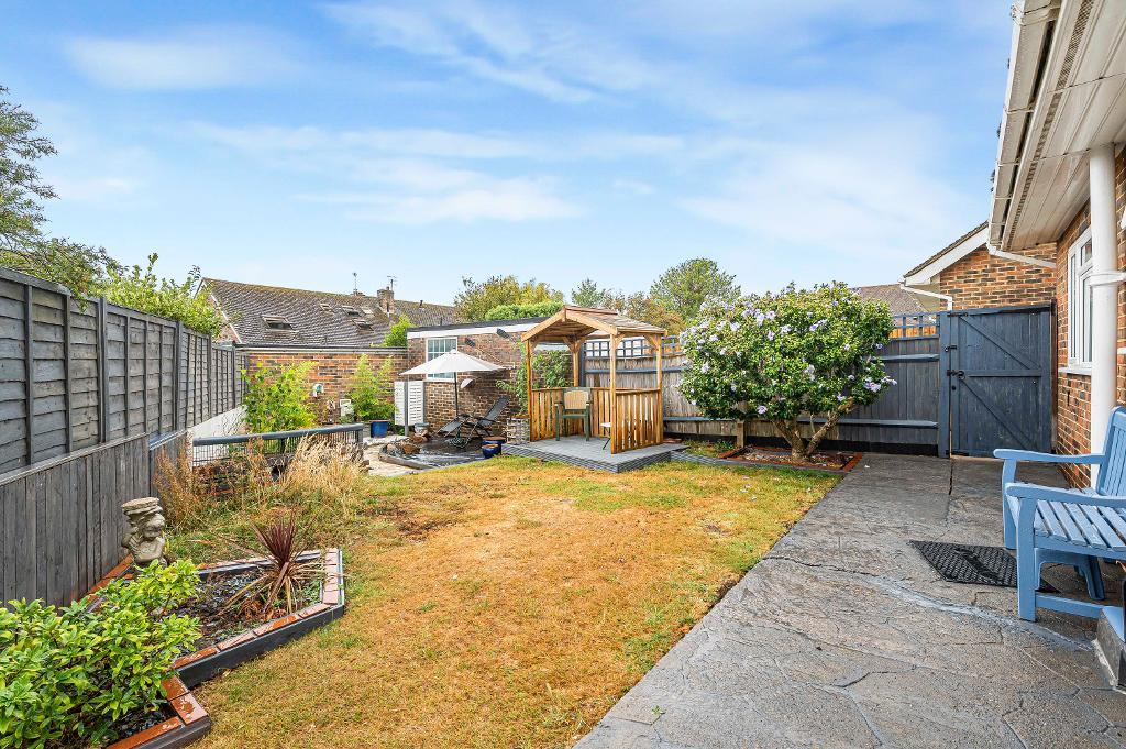 2 Bedroom Bungalow for Sale in Seaford, BN25 4ED