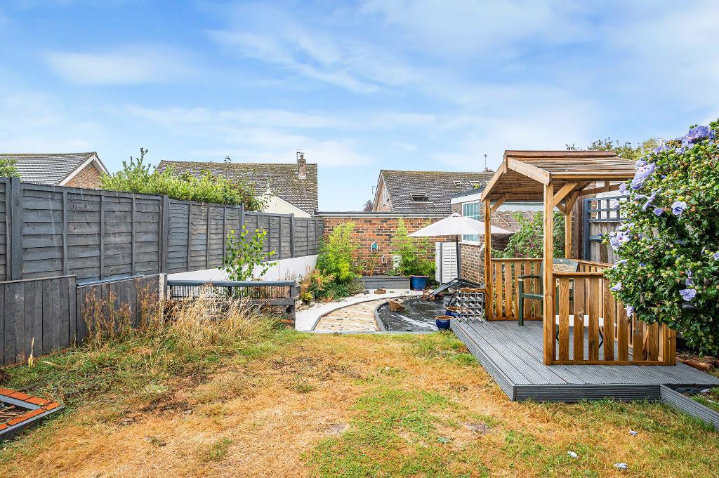2 Bedroom Bungalow for Sale in Seaford, BN25 4ED