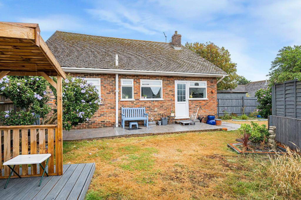2 Bedroom Bungalow for Sale in Seaford, BN25 4ED