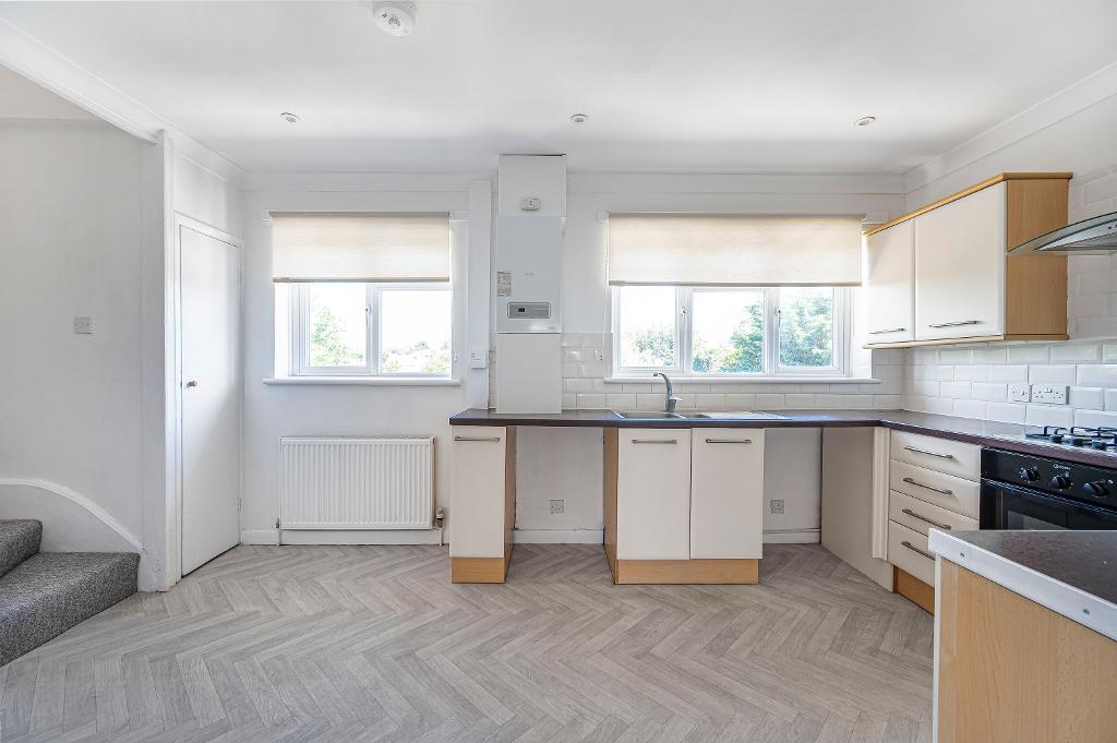 3 Bedroom Flat for Sale in Seaford, BN25 3JY