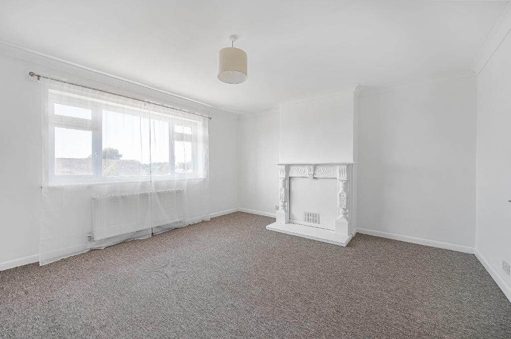 3 Bedroom Flat for Sale in Seaford, BN25 3JY