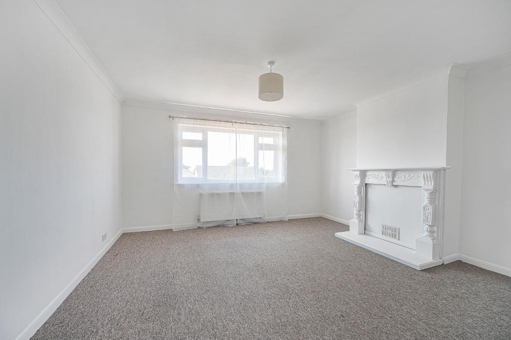 3 Bedroom Flat for Sale in Seaford, BN25 3JY