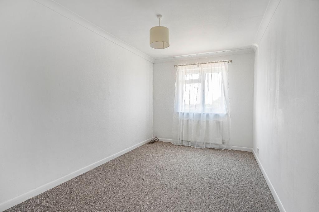 3 Bedroom Flat for Sale in Seaford, BN25 3JY