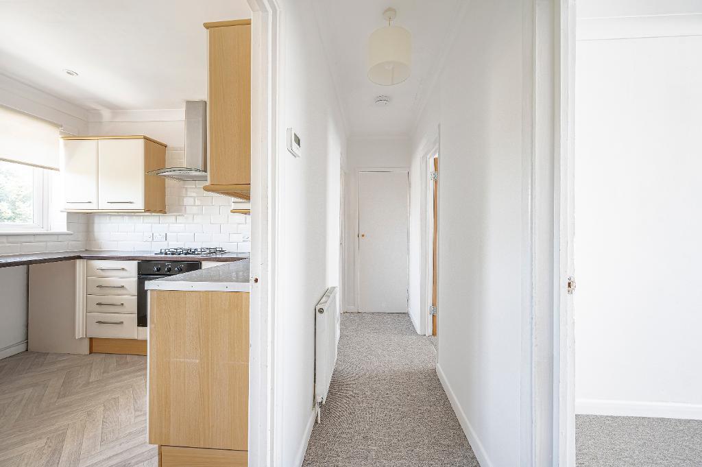 3 Bedroom Flat for Sale in Seaford, BN25 3JY