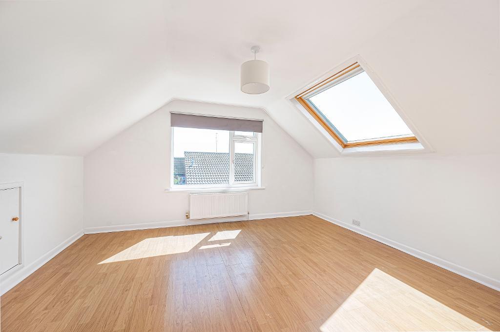 3 Bedroom Flat for Sale in Seaford, BN25 3JY