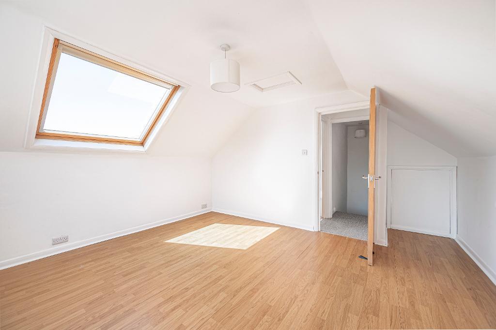 3 Bedroom Flat for Sale in Seaford, BN25 3JY