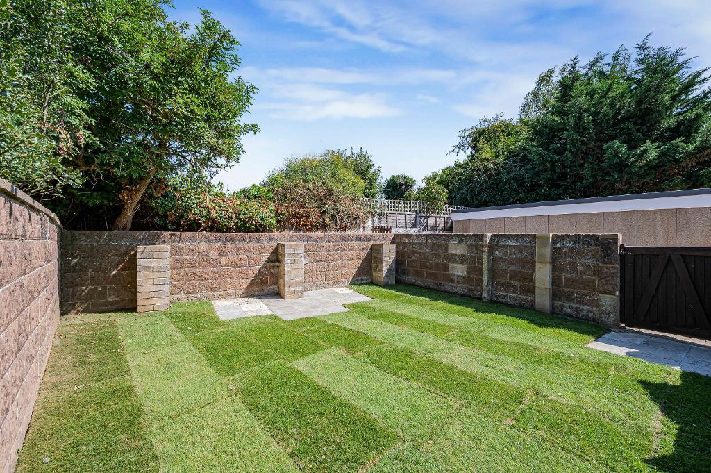 3 Bedroom Flat for Sale in Seaford, BN25 3JY