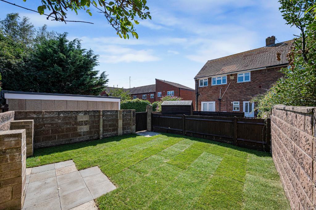 3 Bedroom Flat for Sale in Seaford, BN25 3JY